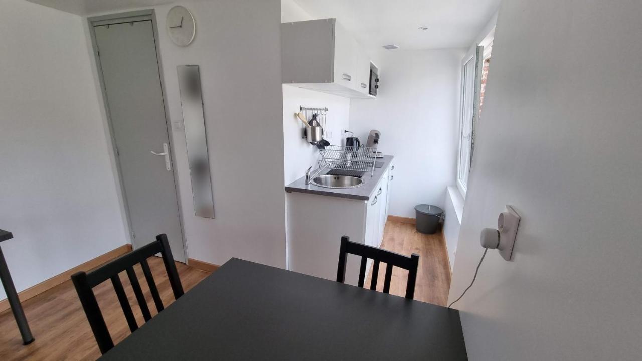 Studio En Rez-De-Chaussee - Le Petit Chateau Avesnois - Tv - Wifi - Logement Entier Avesnes-sur-Helpe Exterior foto